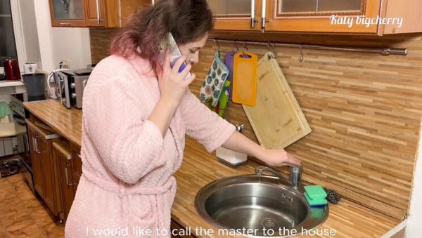 Katybigcherry Gets Her Ass Fucked By The Plumber After Calling Him To Fix The Sink - xxxfiles.com on poweredporn.com