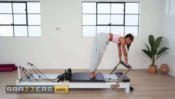Ryan Reid gets her tight shaved pussy stretched by Victor Ray in a hardcore fitness session - porntry.com on poweredporn.com