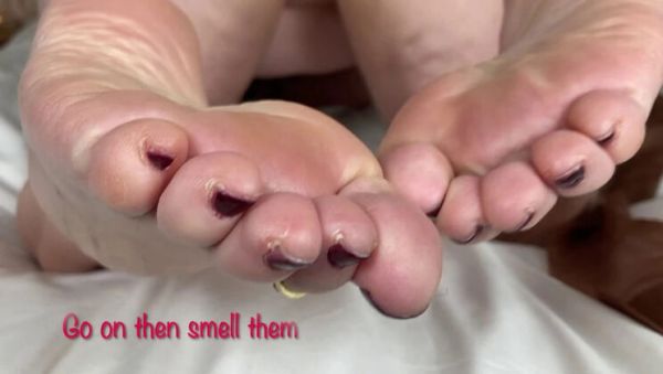 Mature British Granny Shows Bare Feet & Big Natural Tits - Homemade Foot Fetish Part 1 - xxxfiles.com - Britain on poweredporn.com