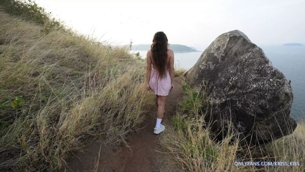 Petite amateur brunette deepthroats huge cock outdoors public sex - xxxfiles.com on poweredporn.com