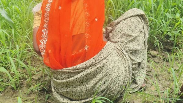 Desi Bhabhi Fingered and Squirting in Jungle Sex with Devar on Farm - porntry.com - India on poweredporn.com