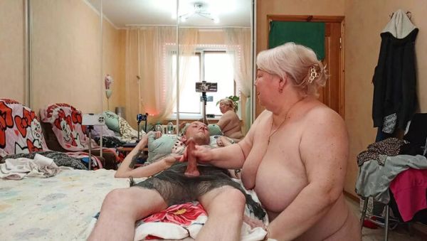 Zona901 MILF Friend Jerks My Dick With Oil Handjob Cumshot - xxxfiles.com - Russia on poweredporn.com