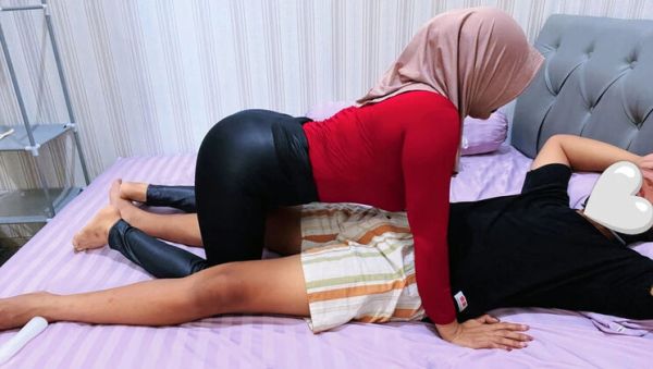 Horny Indonesian Hijab Stepmom Viral - Big Natural Tits Mom Cheats with Stepson in Homemade Sex - veryfreeporn.com - Britain - Indonesia on poweredporn.com
