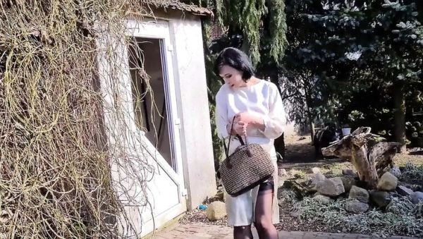 Wanilianna teases her tight pussy with a dildo in the blooming garden - xxxfiles.com - Britain on poweredporn.com