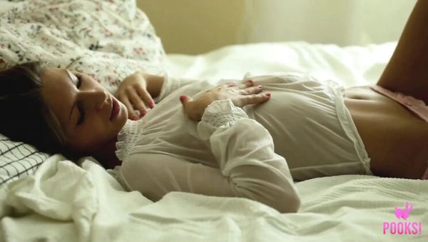 Perky teen Roxana cums hard with a vibrator on her tight snatch - xxxfiles.com - Britain on poweredporn.com