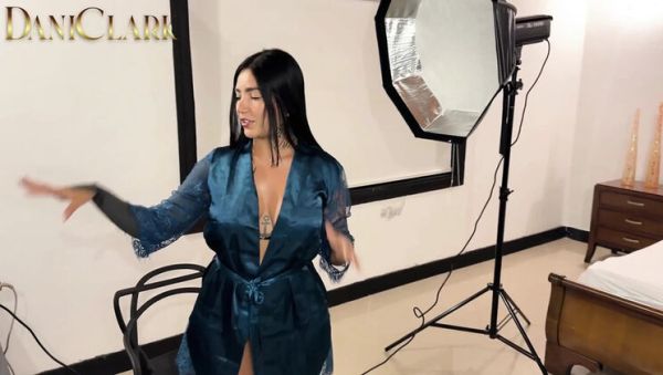 Amateur Makeup Artist Takes Big Dick and Cums - xxxfiles.com - Spain - Colombia on poweredporn.com