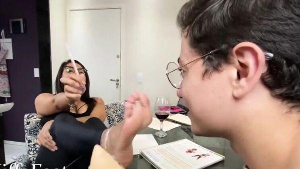 Goddess Kiffa Gives a Foot Worship Lesson to Her Lucky Student - veryfreeporn.com - Britain - Spain on poweredporn.com