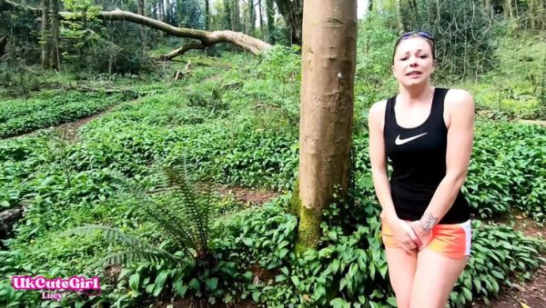 Desperate Jogger Pisses Outside While You Watch - veryfreeporn.com on poweredporn.com