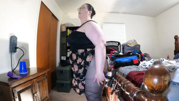 Thick BBW MILF Strap-Down Huge Dildo Till She Squirts in Pantyhose - veryfreeporn.com - Britain - Usa on poweredporn.com