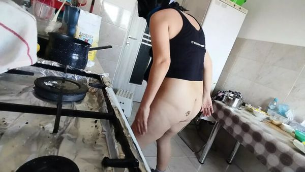 Sexy Mom Big Tits Hairy Pussy Cooks Breakfast Naked - porntry.com - Britain on poweredporn.com