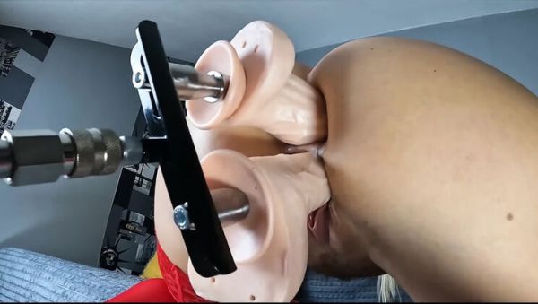 Amateur MILF Gets Double Penetrated Till She Cums Hard - veryfreeporn.com on poweredporn.com