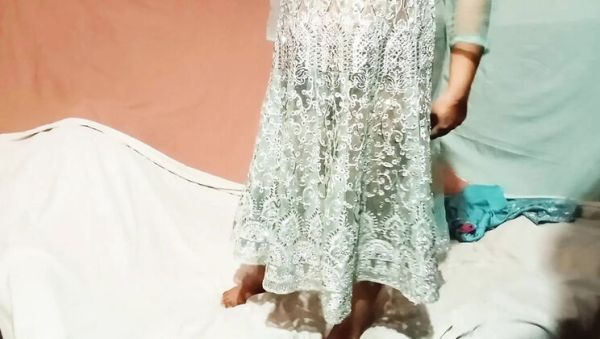 Indian Hindu Wife Gets Fucked by Pakistani Christian Boy on New Year Night - veryfreeporn.com - India - Pakistan on poweredporn.com