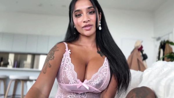 Yasmina Khan gets pleasured by American friend's BBC while husband is away - veryfreeporn.com - Usa on poweredporn.com