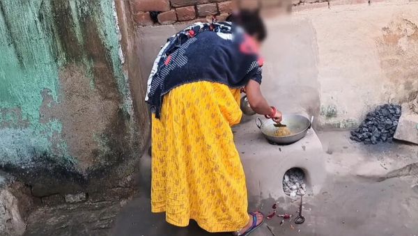 Desi Bhabhi Ji Moves Into New Flat With Big Dick Step Son - veryfreeporn.com - India on poweredporn.com