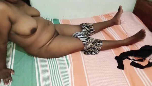 Sri Lankan Aunty Fucks Black Cock in Bed - Dirty Talk Hindi Desi Sex - veryfreeporn.com - Sri Lanka on poweredporn.com