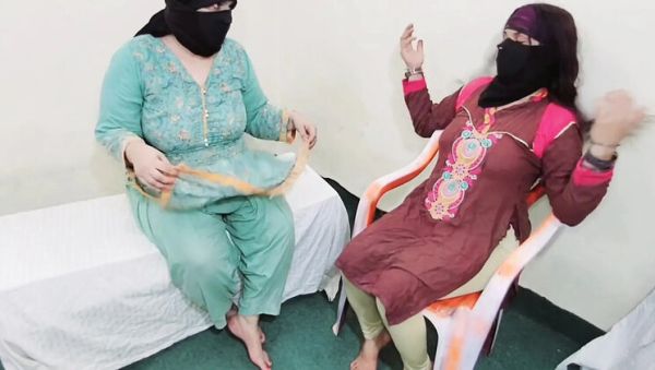 Netu gets rough anal threesome with two Indian Muslim bhabhis and devar - veryfreeporn.com - India on poweredporn.com