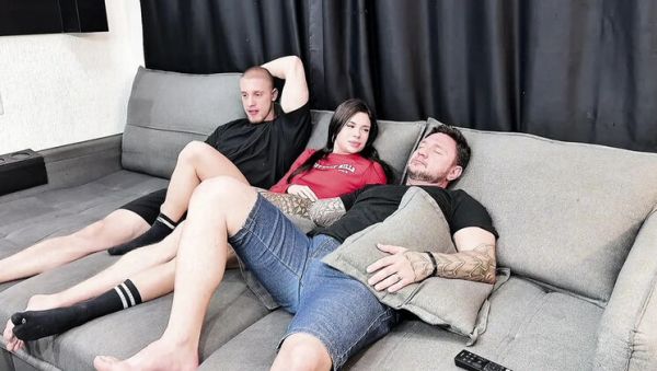 My horny gf makes out with my friend the second I leave the room - porntry.com - Brazil - Portugal on poweredporn.com