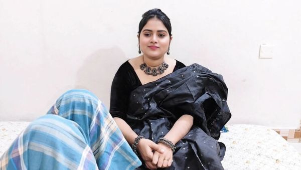 Indian Bhabhi Eshita Gets Classy Romance with Devar - Hot Handjob Fun - veryfreeporn.com - India on poweredporn.com
