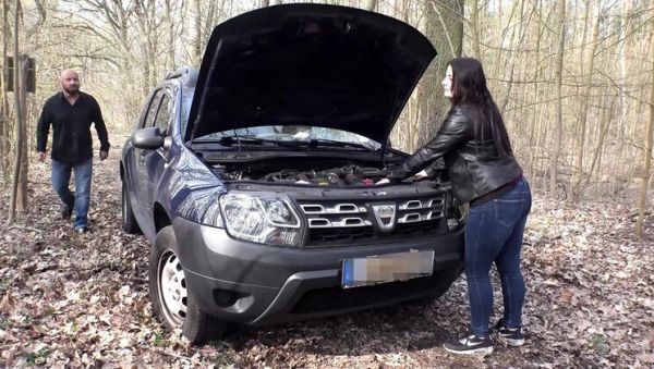 She sucks his big cock before he helps her fix the car - veryfreeporn.com - Germany on poweredporn.com