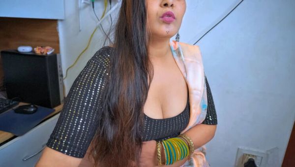 Hot Auntie Pisses While Getting Fucked - Desi Chachi Squirt Blowjob HD - veryfreeporn.com - India on poweredporn.com