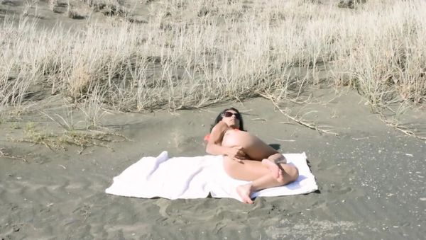 Wyld Yasmin Takes a Big Dick on a Public Beach - porntry.com - New Zealand on poweredporn.com