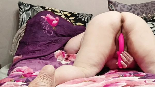 Stepmom Zona901 Shows Off Her Big Natural Tits, Ass, and Pussy - veryfreeporn.com on poweredporn.com