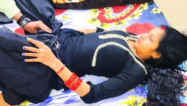 Desi sister-in-law offers sex to brother-in-law, he gets happy and fucks her tight pussy while stepbro watches - veryfreeporn.com - India on poweredporn.com