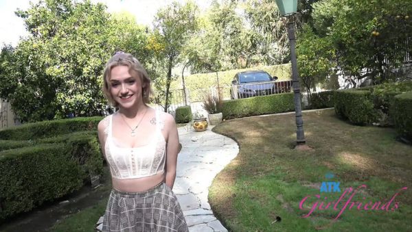 Gracie Gates Begs for a Creampie in a Virtual Date Blowjob and Footjob Scene - veryfreeporn.com - Britain on poweredporn.com