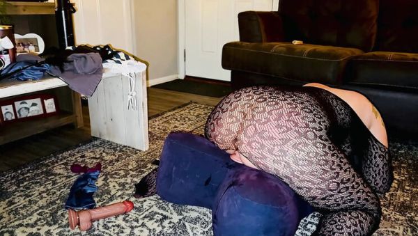 Big tit MILF bound and ready to please Daddy - veryfreeporn.com - Britain - Usa on poweredporn.com