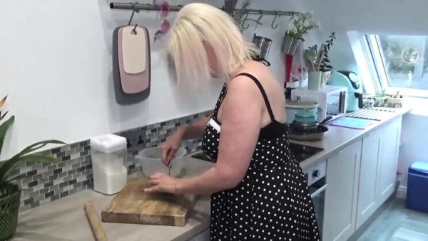 Mrs Moon Big Naturals Blonde MILF Blowjob and Handjob with Rolling Pin - porntry.com on poweredporn.com