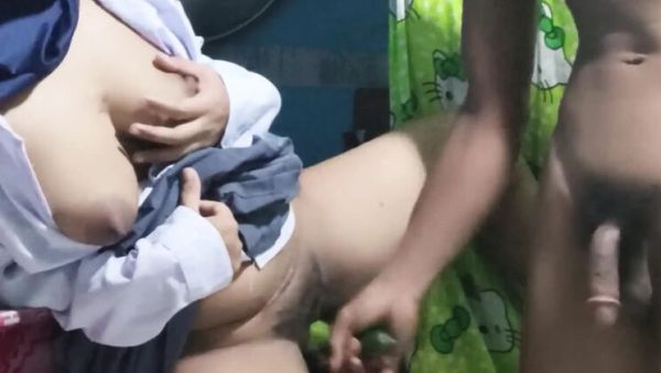 Indonesian Schoolgirls Rania and Dinda Fuck Hard in Homemade Anal Video - porntry.com - India - Indonesia on poweredporn.com