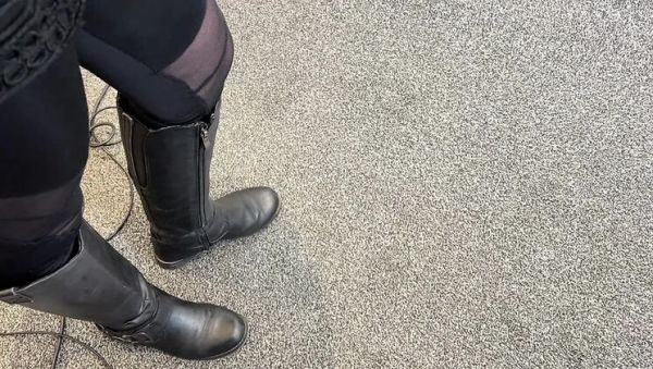 Mrs Mature Feet removes stinky socks and boots - porntry.com - Britain on poweredporn.com