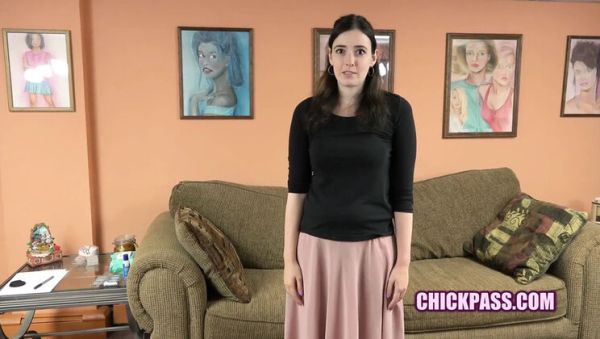 Naughty MILF Chloe Faye sucks Logan in interview - xxxfiles.com - Britain on poweredporn.com