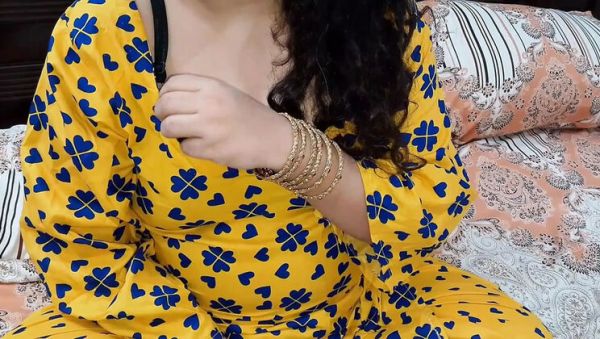 Sexy Bhabhi Shows Bra Strip to Brother-in-Law - veryfreeporn.com on poweredporn.com