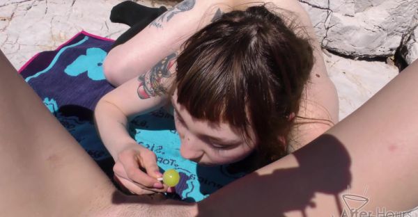Sun's out, buns out - alphaporno.com on poweredporn.com