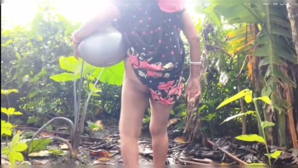 Amazing Pee in Pot Outdoor with Nomita Boudi - Desi Village Sex - xxxfiles.com - India - Bangladesh on poweredporn.com