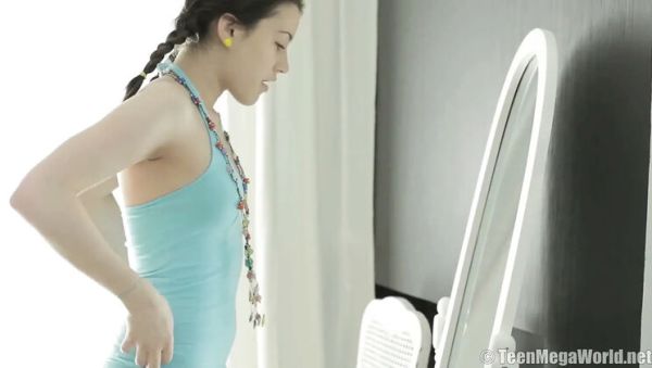 Massage for Izi: Teen Blowjob and Happy Ending - veryfreeporn.com - Britain on poweredporn.com