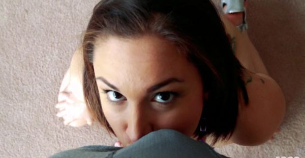 Amateur Gabby in skimpy bikini kneels on the couch - alphaporno.com on poweredporn.com