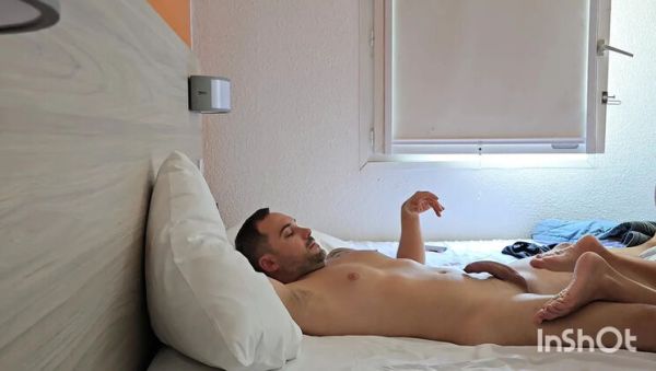 Amateur hotel room blowjob and handjob with huge cumshot - veryfreeporn.com - France - Turkey on poweredporn.com