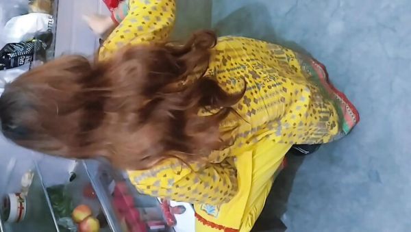 Pakistani Beautiful Bhabi Cleaning Fridge in Winter – Desi Homemade Sex Video - veryfreeporn.com - India - Pakistan on poweredporn.com